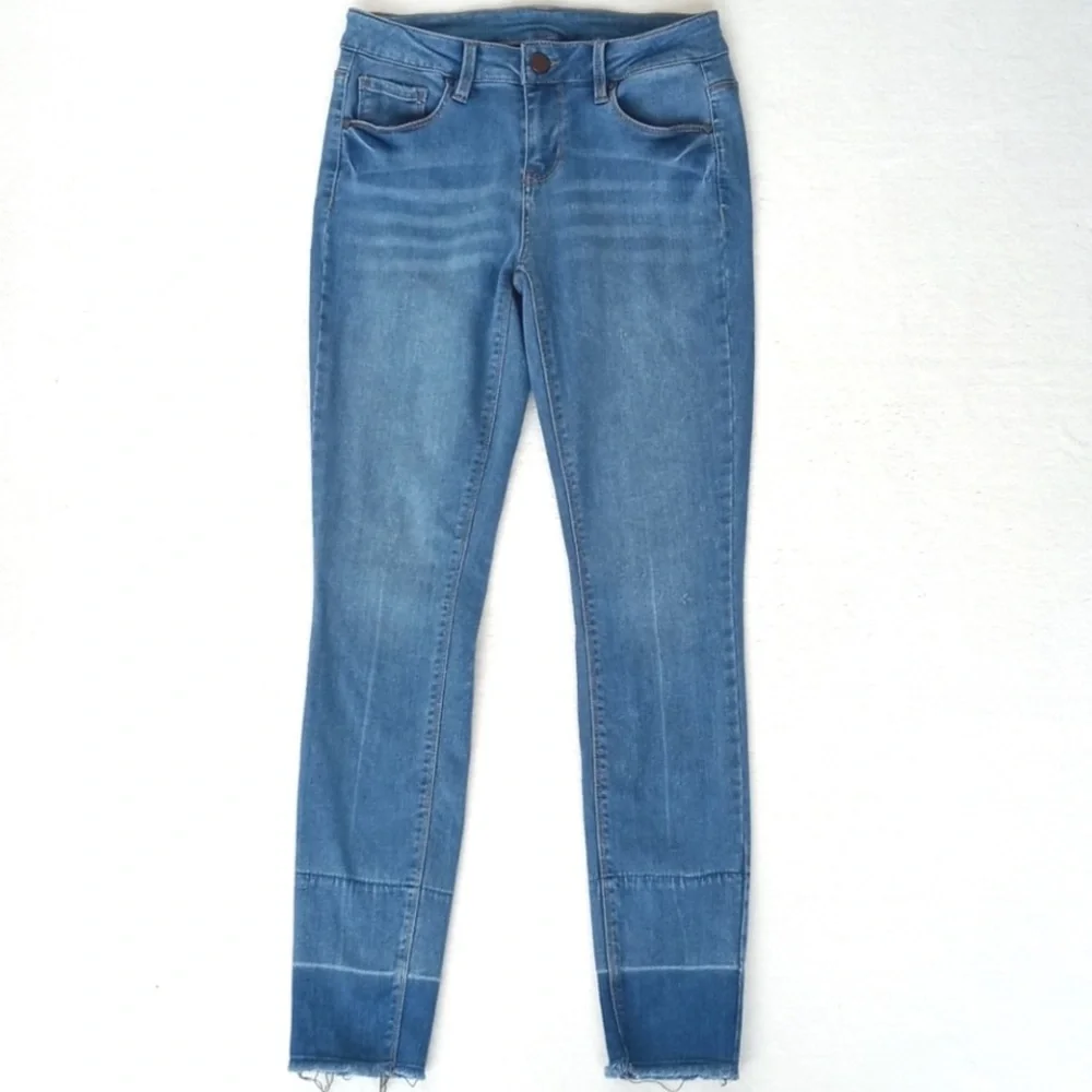 Design Lab Lord & Taylor Women’s Denim Blue Straight Frayed Leg Rayon Jeans 26